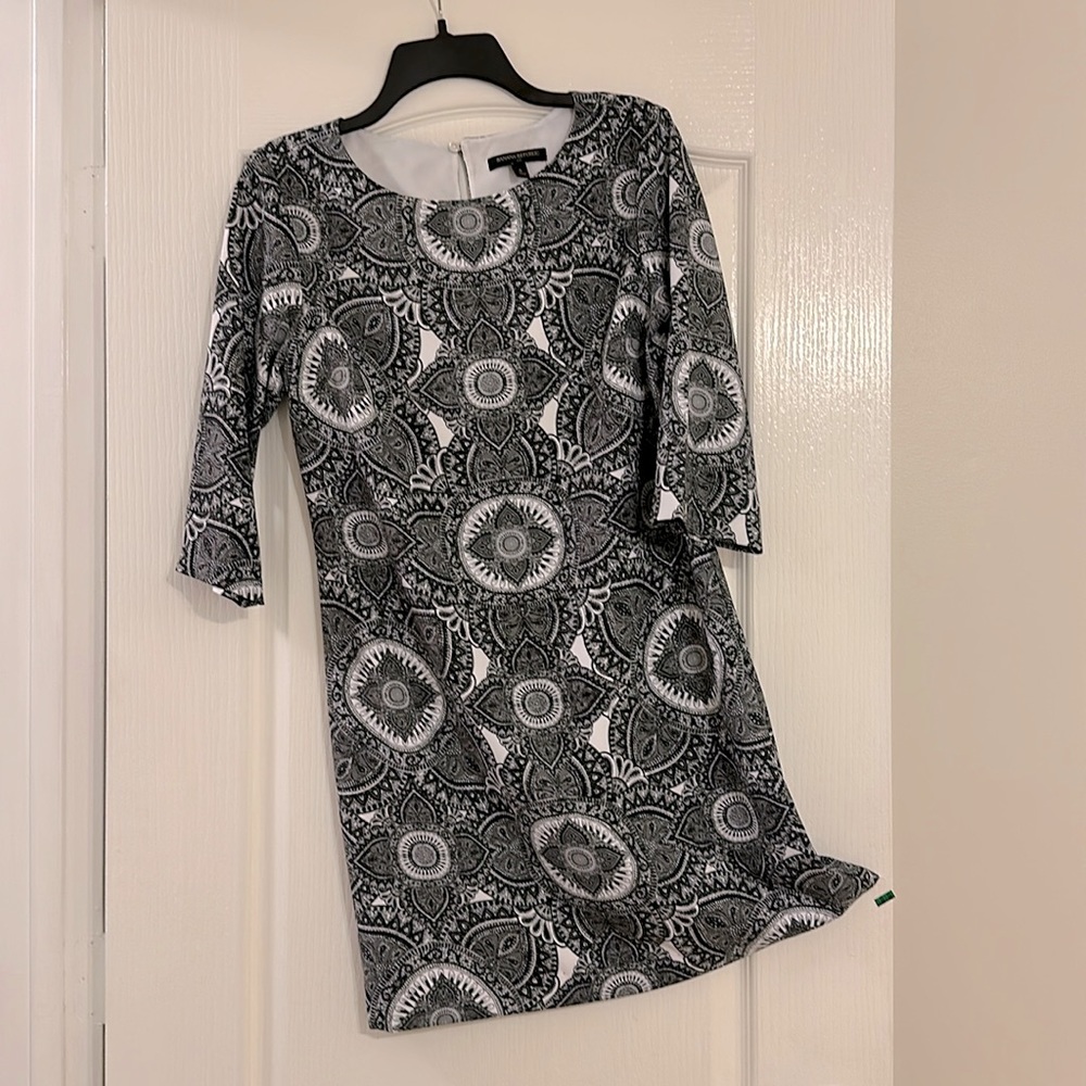 Women’s Banana Republic dress.  Size 6 Black White Gray print